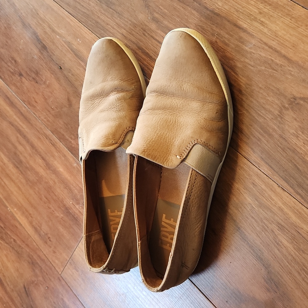 Frye Lisa Slip On Shoes 7 Taupe Leather